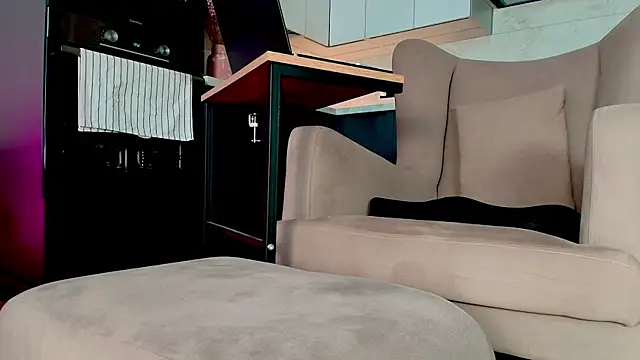 yourfreebird - Yourfreebird's free webcam - UK Sex Cams