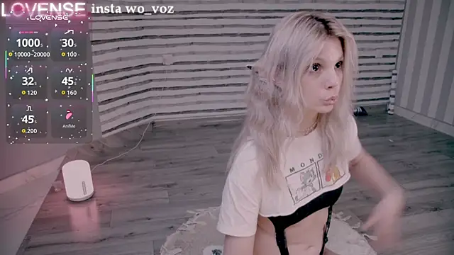 careful_i_bite - Careful_i_bite's free webcam