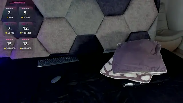 latrellx7 (M young) - flex muscles