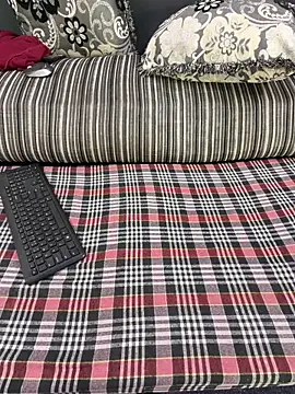 Iampriyaaa15 live sex cam