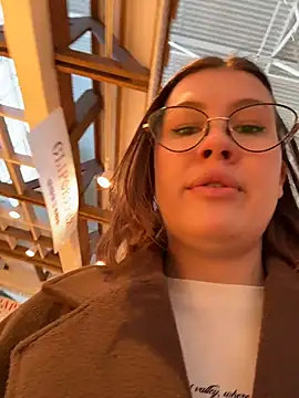 rinacat (F young) - Make me horny around people