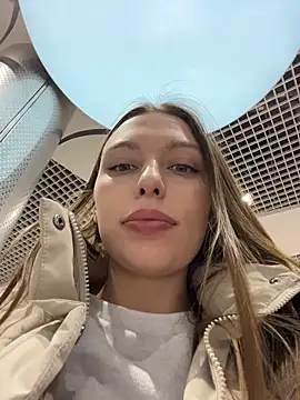 leiamood (F young) - Sucking nipples and spanking tits