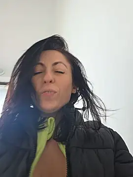 Webcam Model (Risky_woman)  is live.Free join now!