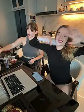 nura_n_sarah - Nura_n_Sarah's free webcam - UK Sex Cams