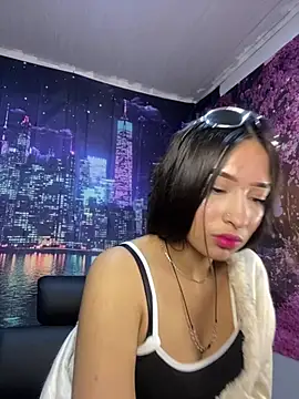 Webcam Model (Itze_Mua)  is live.Free join now!