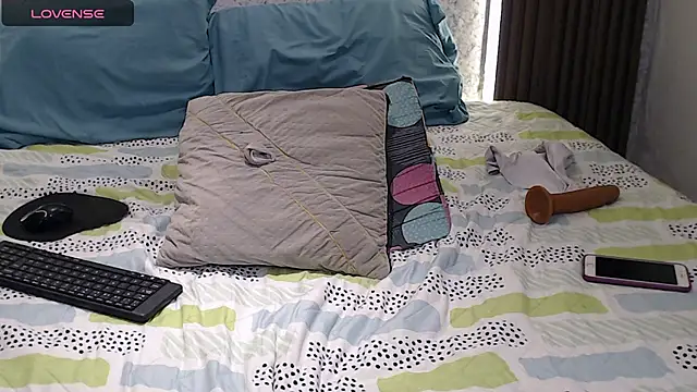 caylinhot7 (F young) - Glass dildo in ass+show squirt