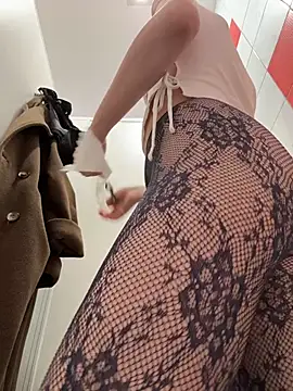 Webcam Model (RinaCat)  is live.Free join now!