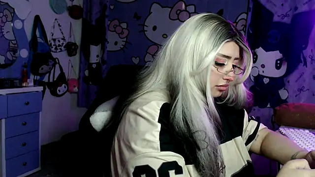 lussyevans24 - Lussyevans24's free webcam - UK Sex Cams