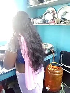 tamil_vennila (F milf) - Lips 👄+ kiss 😘😘😘😘