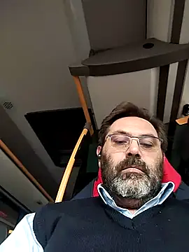 necroforo (M mature) - Senza masturbarmi e venire fino al goal