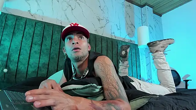 DrakeNeumann's live cam