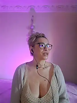 Webcam Model (LunaBlaise)  is live.Free join now!