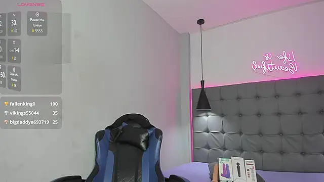 scarletcherry18 webcam