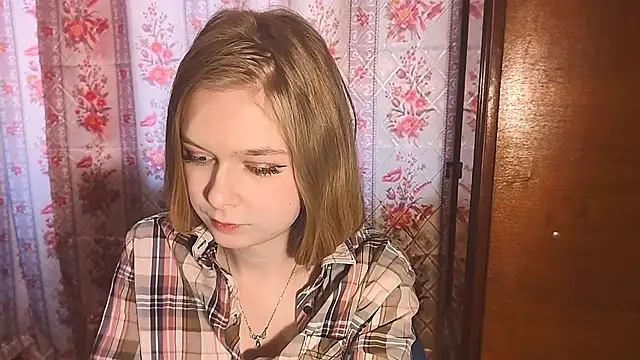 liavibes - LiaVibes's free webcam