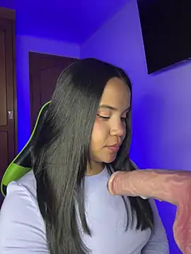 Webcam Model (leila_22)  is live.Free join now!