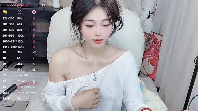 美女CeeKie在线直播