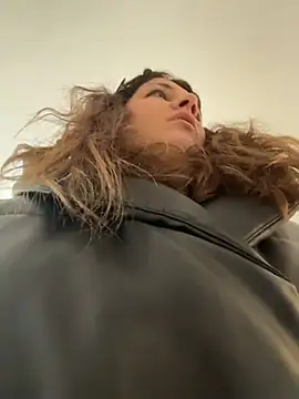 daisyvibesss - DaisyVibesss's free webcam