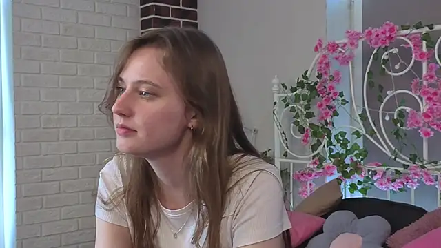 nude live chatroom RubieHeiser