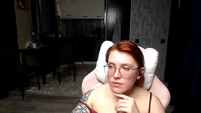 Reginasmilee live sex cam