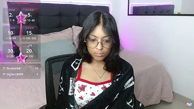 vaness_weet (F young) - oil my body and spoanks 🫨🤍