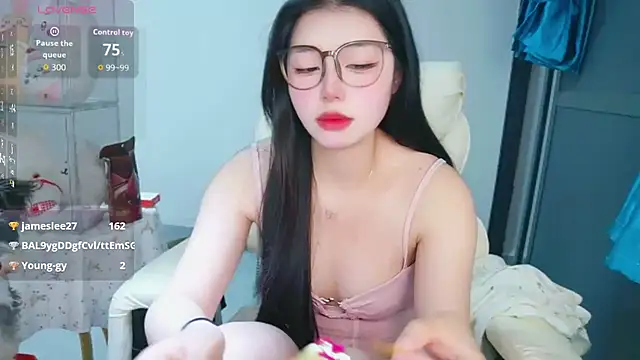 -xiaoyu-777 - -XiaoYu-777's free webcam