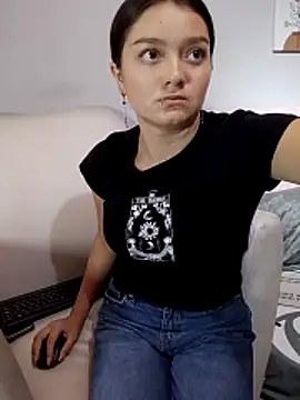 nahomyrain - Nahomyrain's free webcam