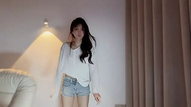 美女LH7在线直播