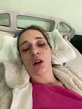 kingqueen2k25 (F young) - Nuda in ospedale