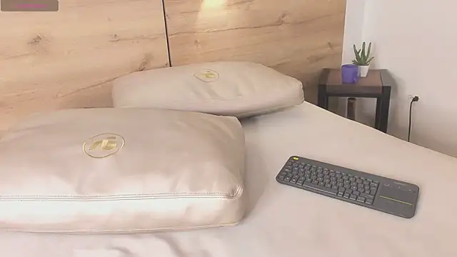 alika_brown_ - Alika_brown_'s free webcam