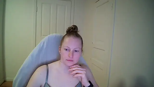 girlnina-1995 - Girlnina-1995's free webcam - UK Sex Cams