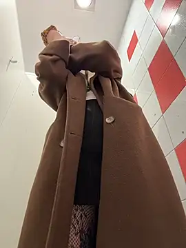 rinacat (F young) - Plug in ass+finger pussy