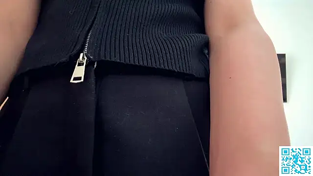 glitchsiren (F teen) - Tease with my boobs