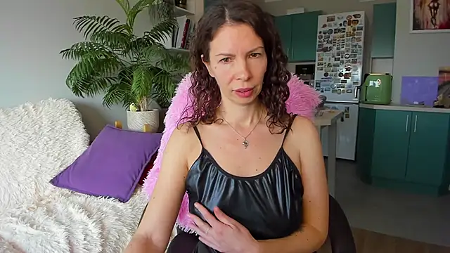 christinaglory - ChristinaGlory's free webcam - UK Sex Cams