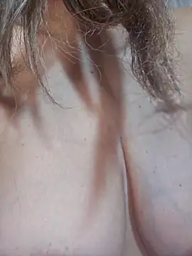 lysa- (F mature) - Naked and suck dildo