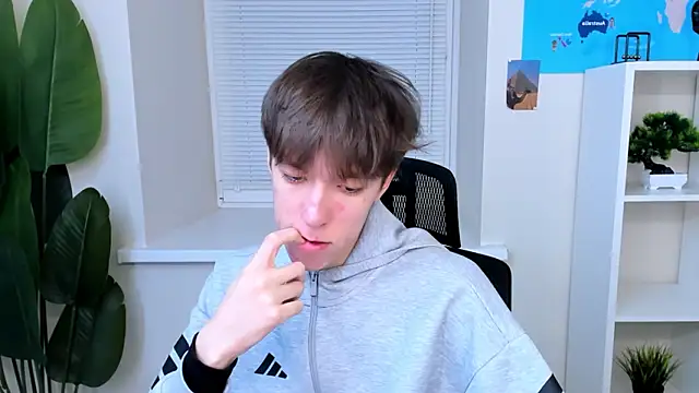 markbranston (M twink) - I am in boxers