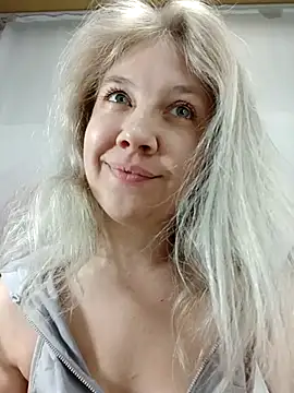 Webcam Model (HeronDenni) is live