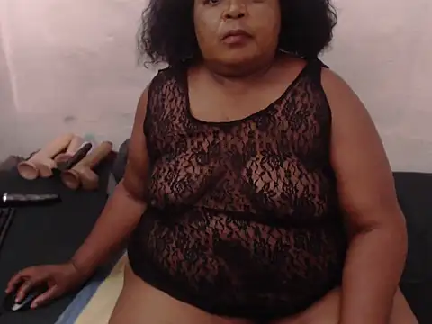 MatureBootyBabe4Uxx webcam