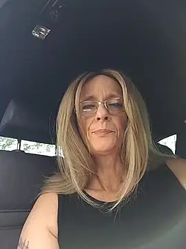 sacha_scorp (F mature) - Sucer mon lush plein de mouille