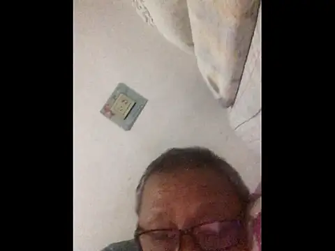 yaocaobi8 - Yaocaobi8's free webcam - UK Sex Cams