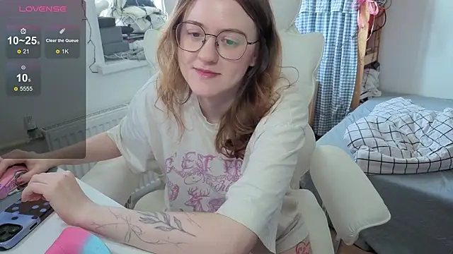 urstripchatgf webcam