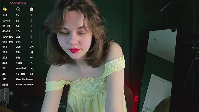 live sex Flirty Foxxy