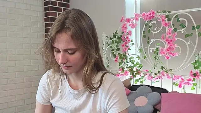 nude live chatroom RubieHeiser