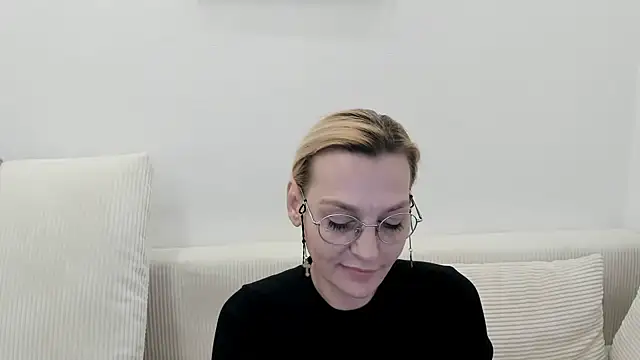 online nude cam OeigesMik