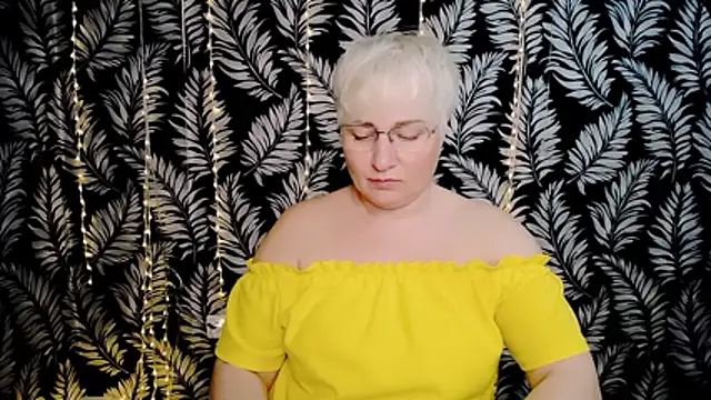 Olivia_playful webcam