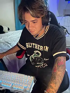 AngelLatinBoy webcam