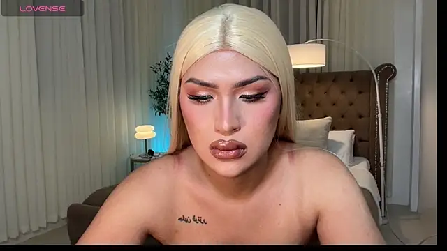 Your_Majesty_Tyra webcam