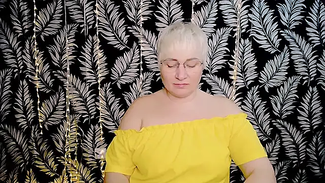 Olivia_playful webcam