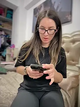 hotxmom_ (F young) - Rub pussy