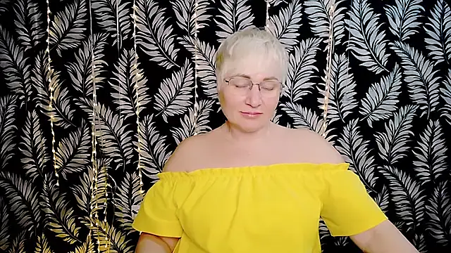 Olivia_playful webcam