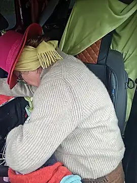 Webcam Model (Hot-Muci)  is live.Free join now!